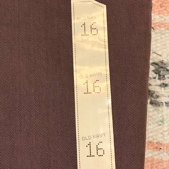 Old Navy Stylish Skinny Jeans with Back Pocket Detail sz 16 NEW - Picture 3 of 7